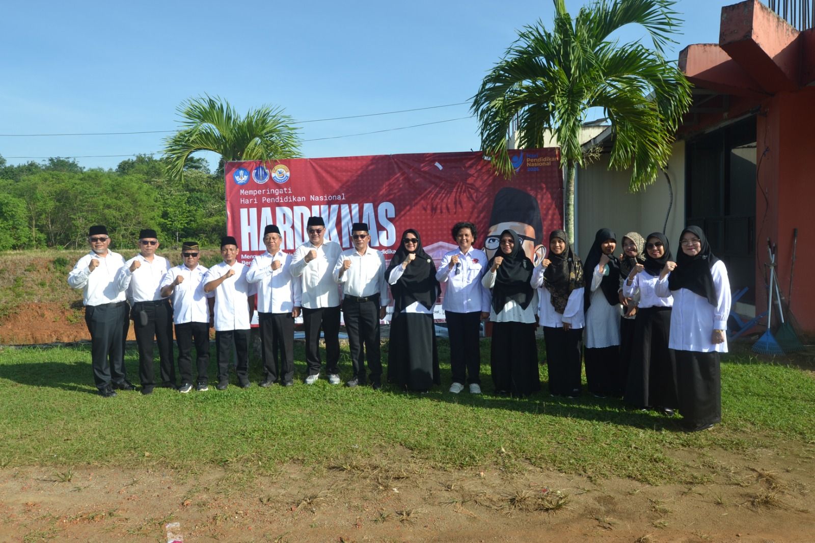 Upacara Peringatan Hardiknas di UBB